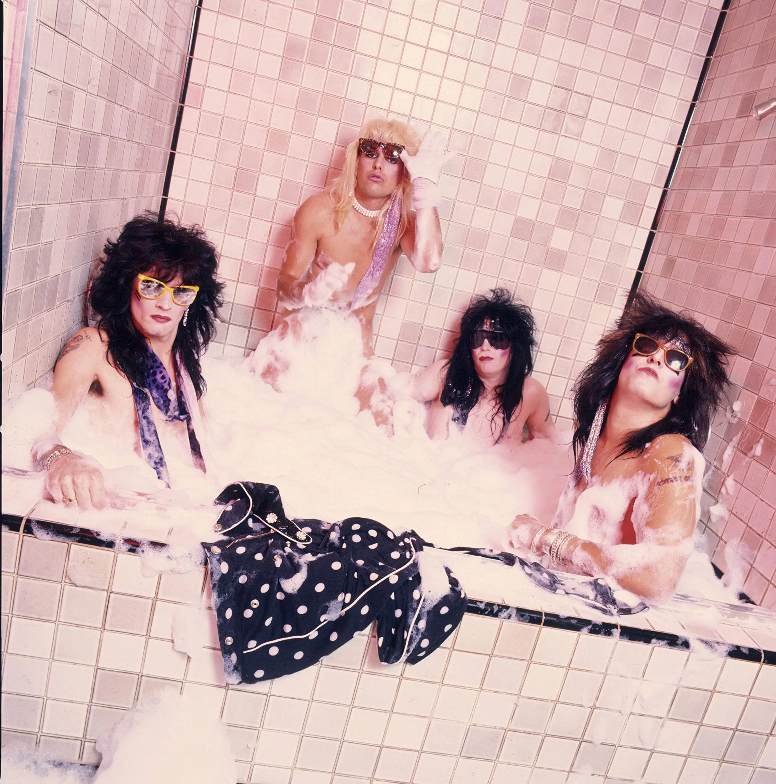 Podcast: Dystöpian Böök Clüb vs. Mötley Crüe’s The Dirt